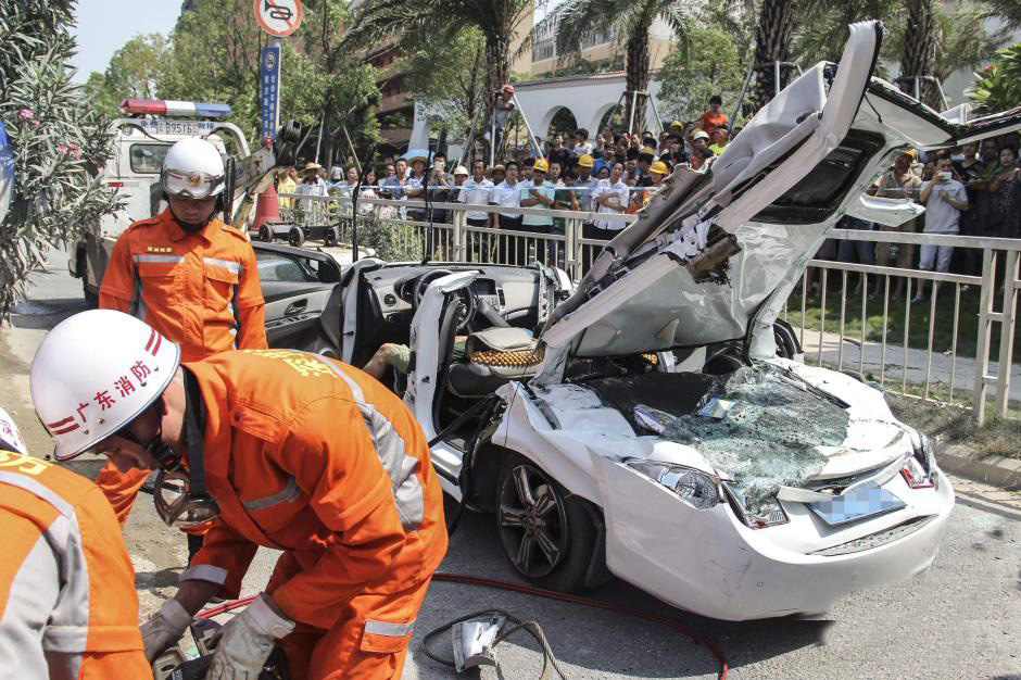 丽江一货车产生侧翻变乱 致两人殒命